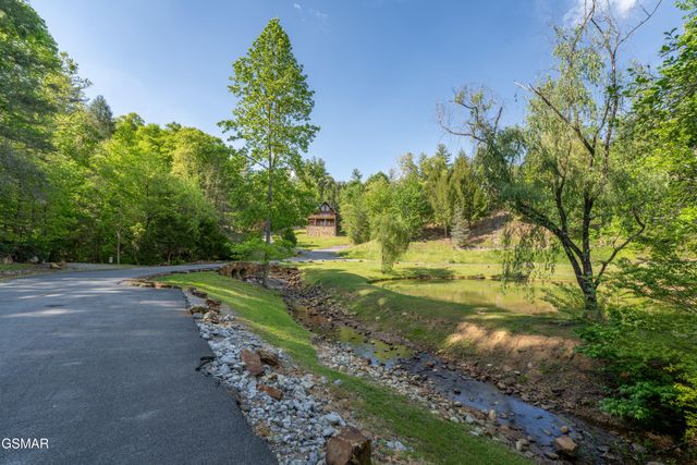 2410 Whitetail Ridge Way, Sevierville, TN 37862