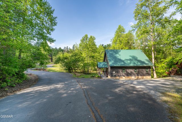 2410 Whitetail Ridge Way, Sevierville, TN 37862