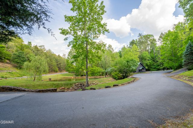 2410 Whitetail Ridge Way, Sevierville, TN 37862