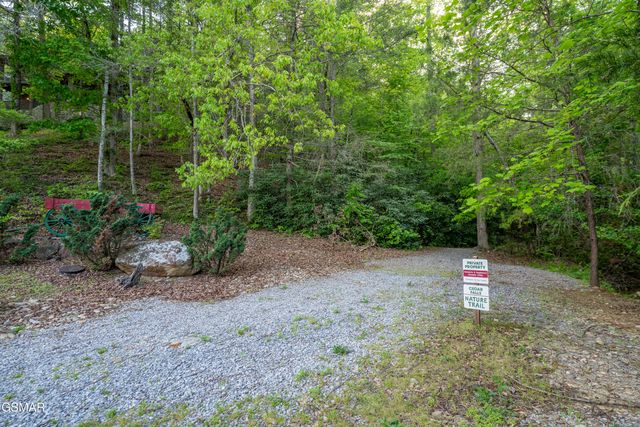2410 Whitetail Ridge Way, Sevierville, TN 37862