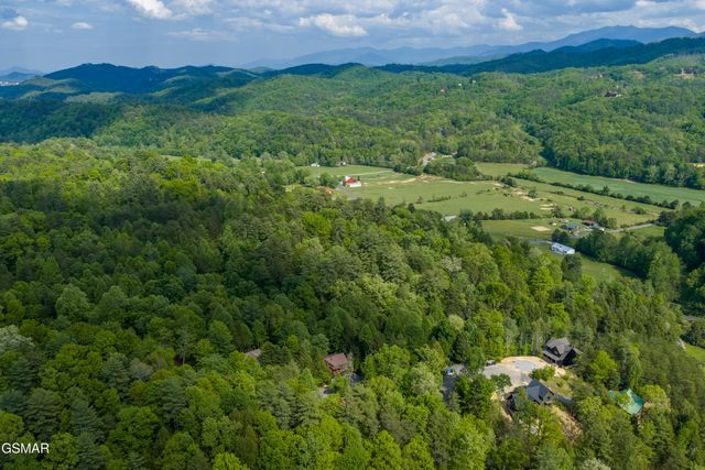 2410 Whitetail Ridge Way, Sevierville, TN 37862