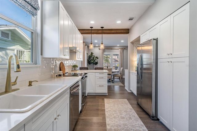 2808 W ANGELES STREET, Tampa, FL 33629