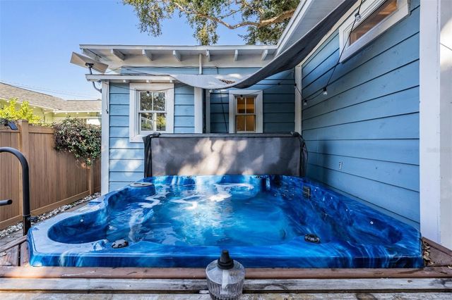 2808 W ANGELES STREET, Tampa, FL 33629