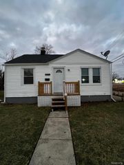 8695 Evergreen Avenue, Detroit, MI 48228