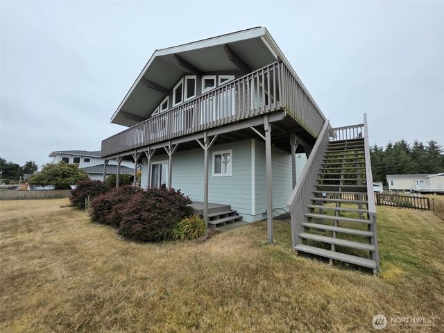 138 Sunrise Avenue SE, Ocean Shores, WA 98569