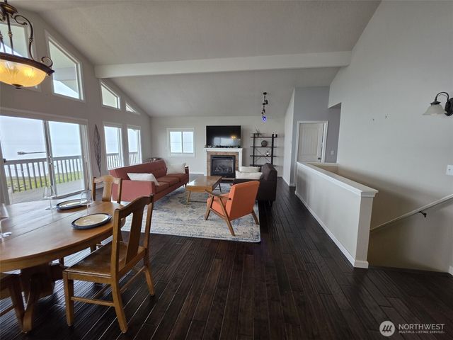 138 Sunrise Avenue SE, Ocean Shores, WA 98569
