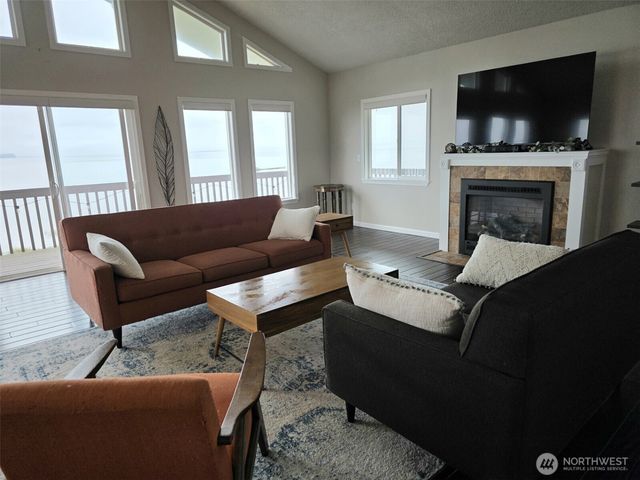 138 Sunrise Avenue SE, Ocean Shores, WA 98569