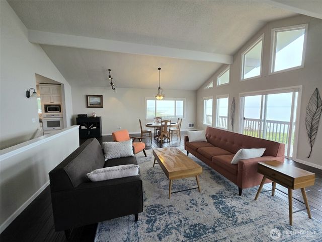 138 Sunrise Avenue SE, Ocean Shores, WA 98569