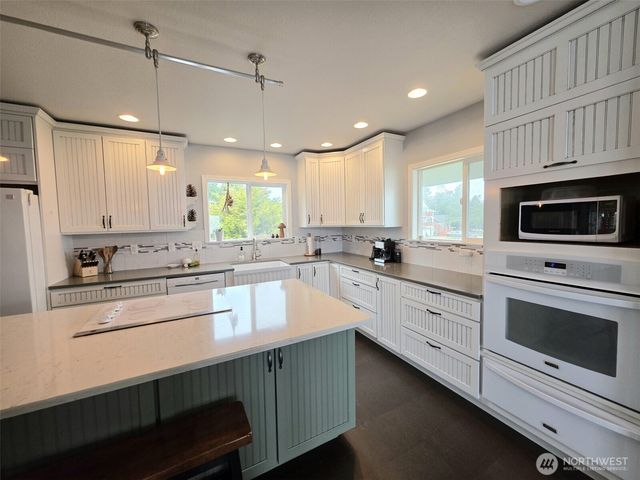 138 Sunrise Avenue SE, Ocean Shores, WA 98569