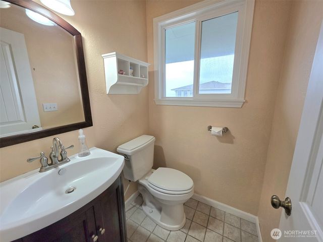 138 Sunrise Avenue SE, Ocean Shores, WA 98569