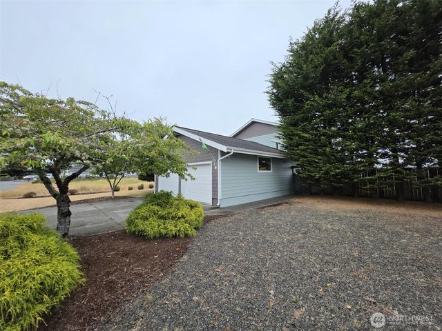 138 Sunrise Avenue SE, Ocean Shores, WA 98569