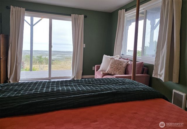 138 Sunrise Avenue SE, Ocean Shores, WA 98569