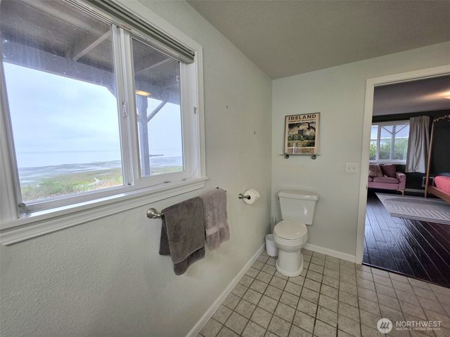 138 Sunrise Avenue SE, Ocean Shores, WA 98569