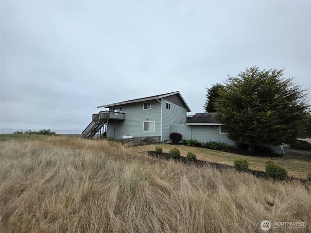 138 Sunrise Avenue SE, Ocean Shores, WA 98569