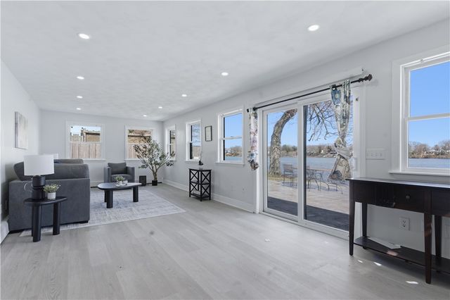 462 Lake Shore Drive, Warwick, RI 02889