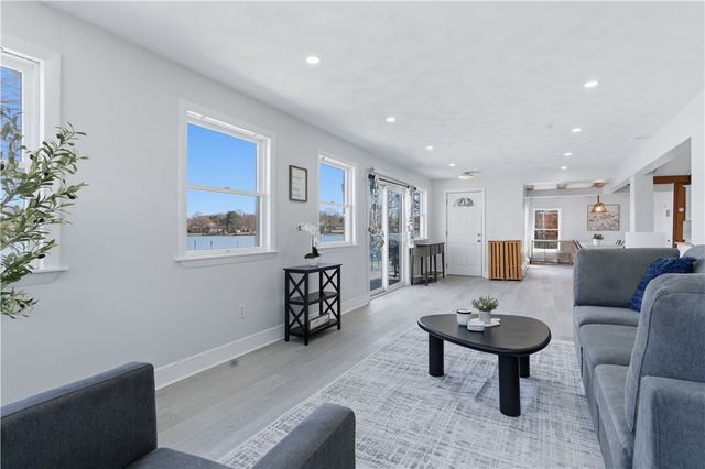 462 Lake Shore Drive, Warwick, RI 02889