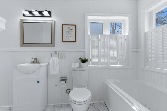 462 Lake Shore Drive, Warwick, RI 02889