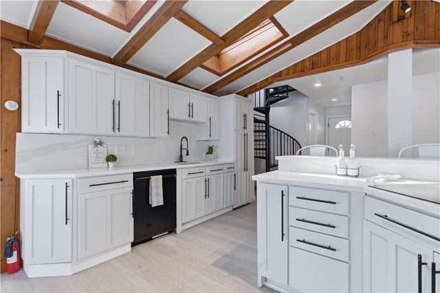 462 Lake Shore Drive, Warwick, RI 02889