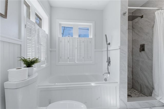 462 Lake Shore Drive, Warwick, RI 02889