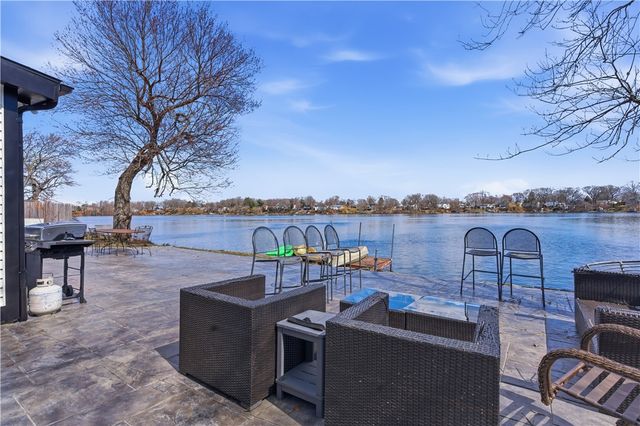 462 Lake Shore Drive, Warwick, RI 02889