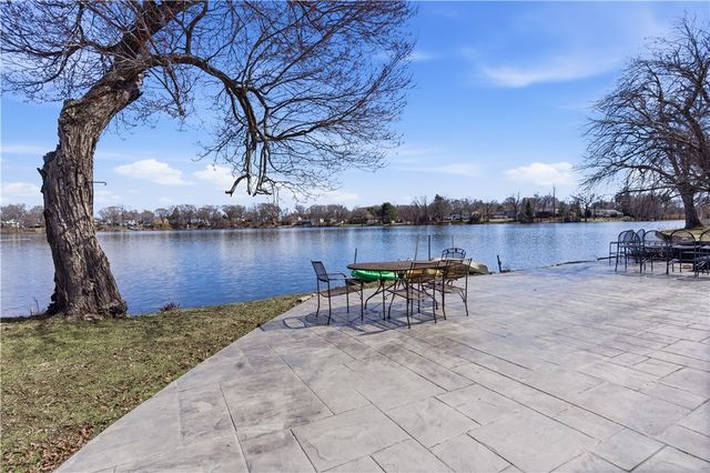 462 Lake Shore Drive, Warwick, RI 02889