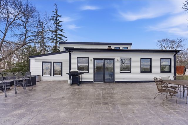 462 Lake Shore Drive, Warwick, RI 02889