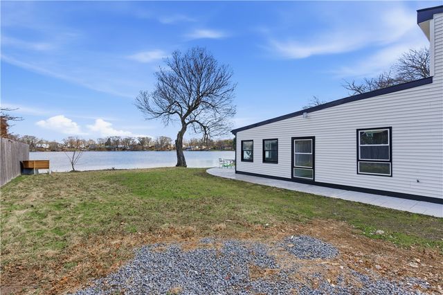 462 Lake Shore Drive, Warwick, RI 02889