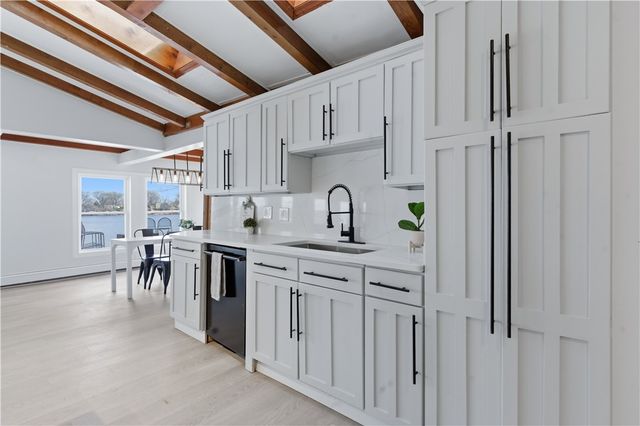 462 Lake Shore Drive, Warwick, RI 02889