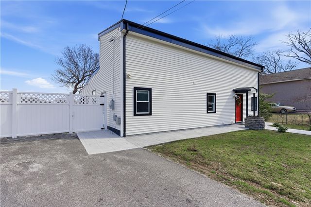 462 Lake Shore Drive, Warwick, RI 02889