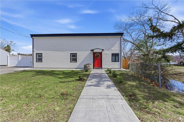 462 Lake Shore Drive, Warwick, RI 02889