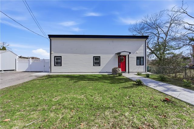 462 Lake Shore Drive, Warwick, RI 02889