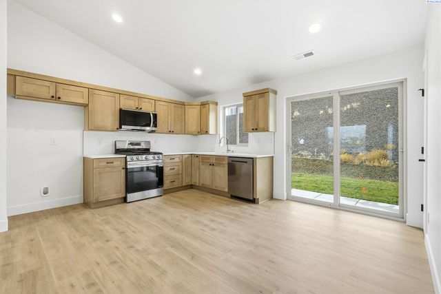 6650 W 28th Ave, Kennewick, WA 99338