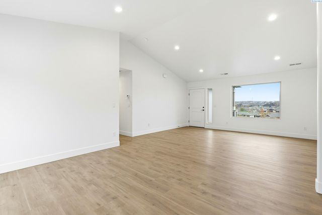 6650 W 28th Ave, Kennewick, WA 99338