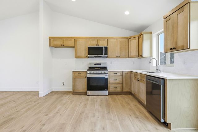 6650 W 28th Ave, Kennewick, WA 99338