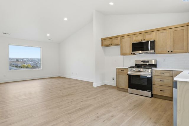 6650 W 28th Ave, Kennewick, WA 99338