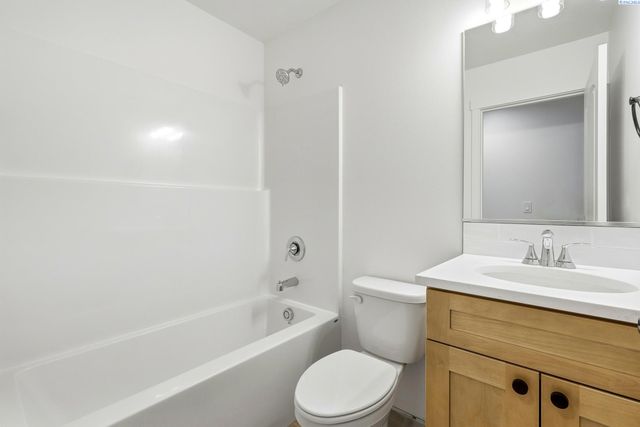 6650 W 28th Ave, Kennewick, WA 99338