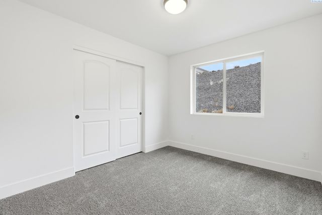 6650 W 28th Ave, Kennewick, WA 99338