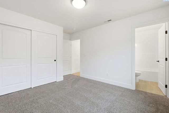 6650 W 28th Ave, Kennewick, WA 99338