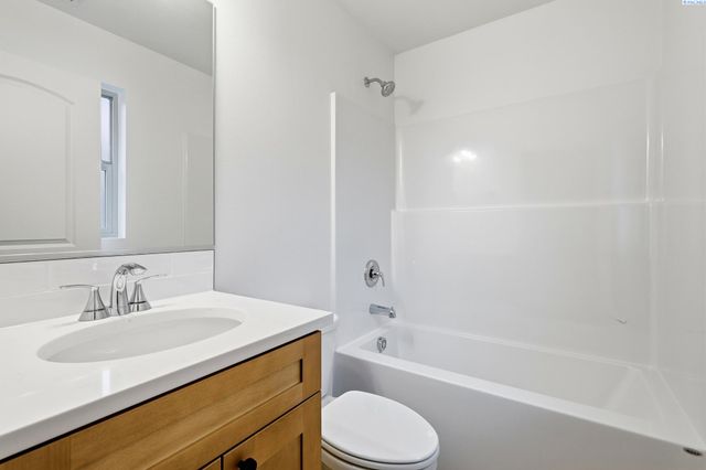 6650 W 28th Ave, Kennewick, WA 99338