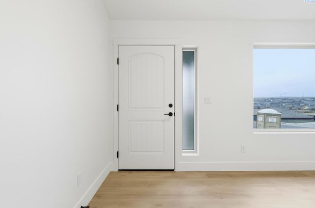 6650 W 28th Ave, Kennewick, WA 99338