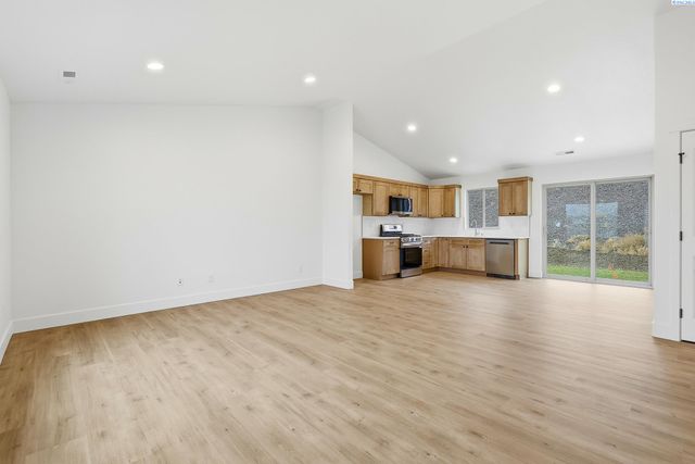 6650 W 28th Ave, Kennewick, WA 99338