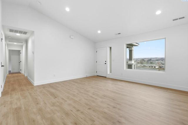 6650 W 28th Ave, Kennewick, WA 99338