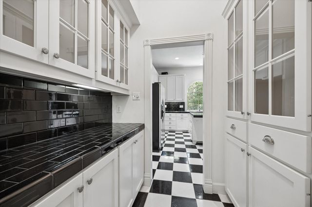 3920 N Briarwood Drive, Brenham, TX 77833
