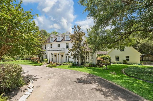 3920 N Briarwood Drive, Brenham, TX 77833