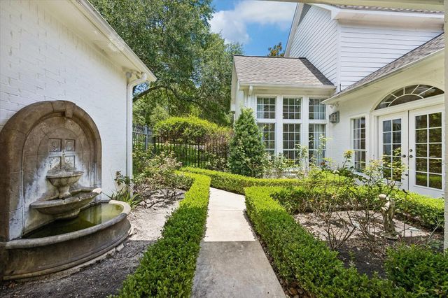 3920 N Briarwood Drive, Brenham, TX 77833
