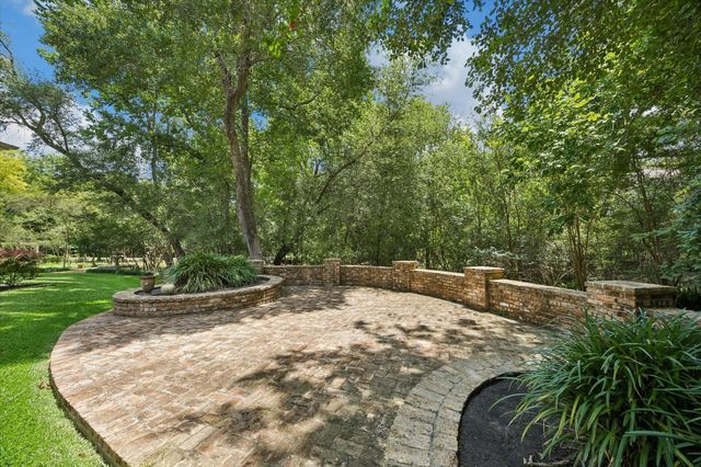 3920 N Briarwood Drive, Brenham, TX 77833