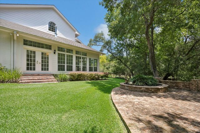 3920 N Briarwood Drive, Brenham, TX 77833