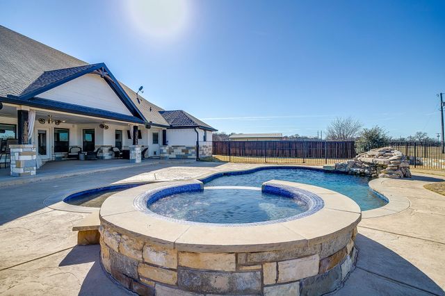 733 Fm 2652, Graham, TX 76450