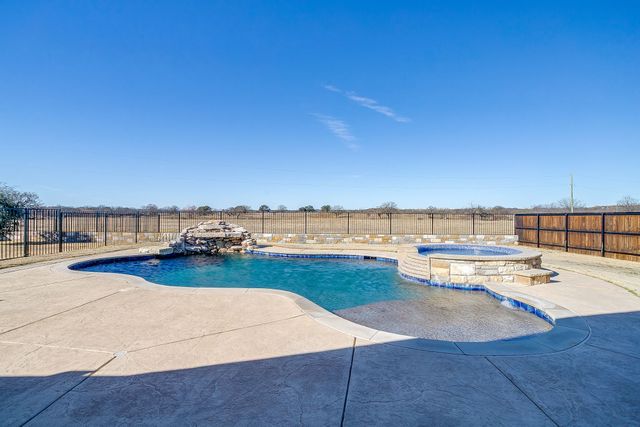 733 Fm 2652, Graham, TX 76450