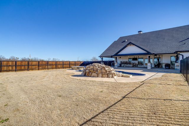 733 Fm 2652, Graham, TX 76450